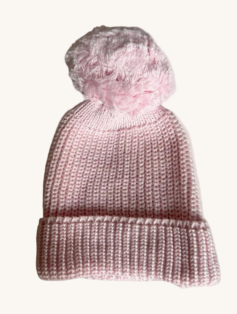 Bonnet tricoté rose à pompon