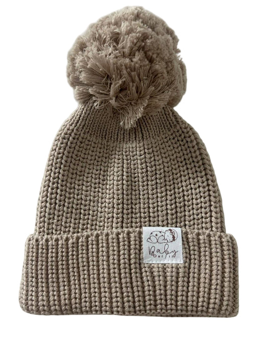 Bonnet beige taupe / camel clair à pompom