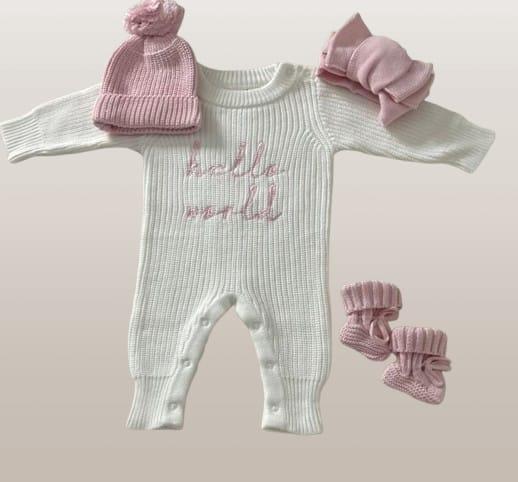 Hello World rose– Tenues de naissance en tricot naturel